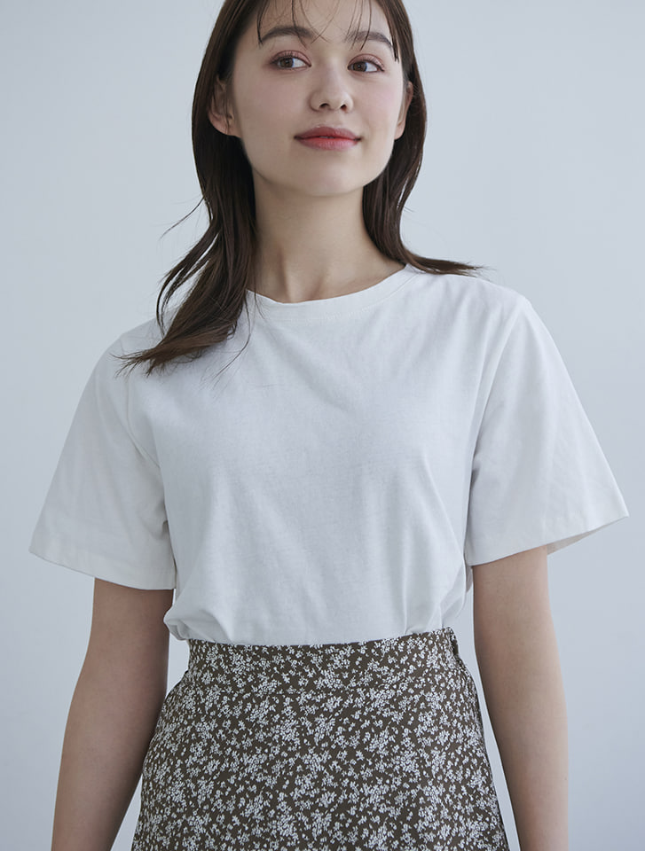 ニュアンスカラークルーネックTシャツ