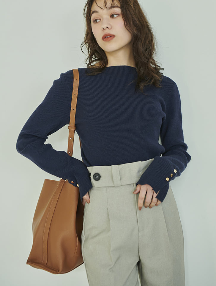 モチーフボタンポイントニット ウールバックボタンハイネックニット【予約】｜DESIGNWORKS