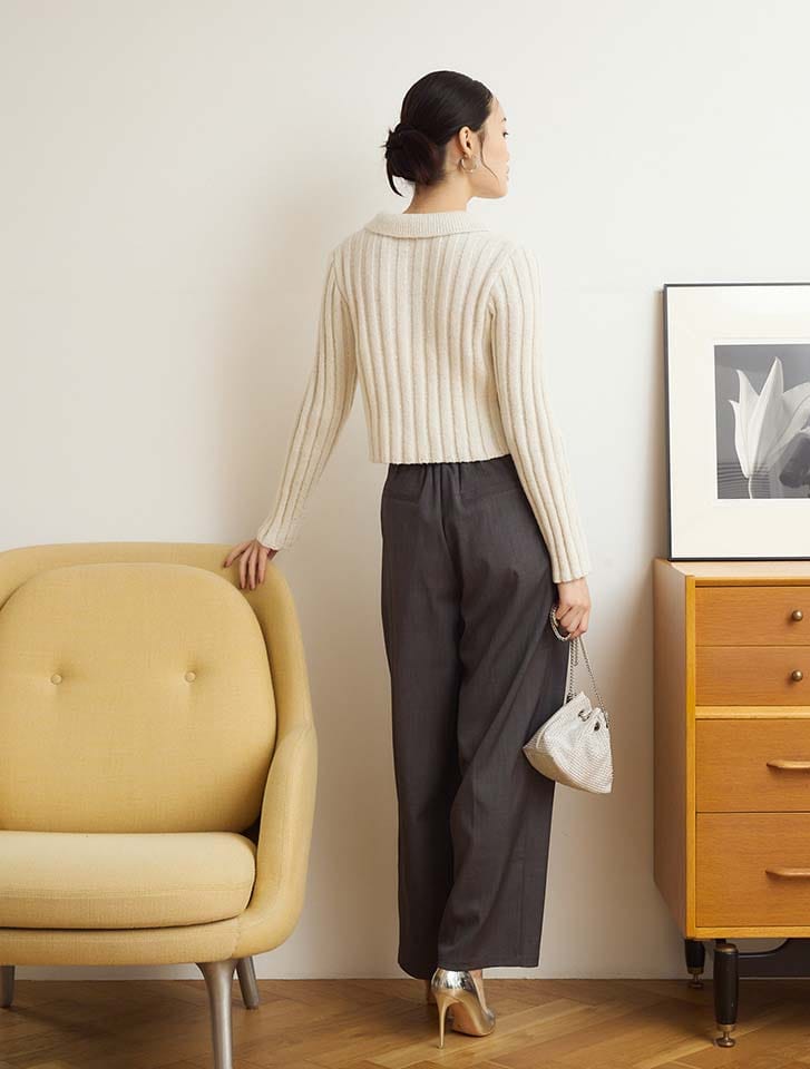 極美品✨名品⚫︎LOEFF⚫︎ 2タックトラウザーパンツ ロエフ＞の2タックパンツ「リラックスした着心地と、凛とした品格