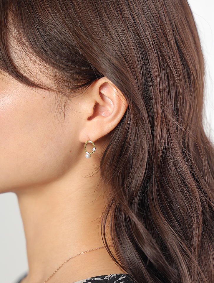 【fifth/フィフス】オーバルパールデザインピアス 【fifth/フィフス】オーバルパールデザインピアス