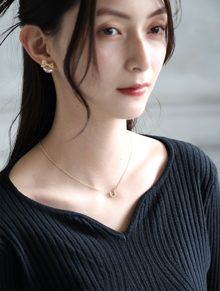 ホースシューパヴェネックレス