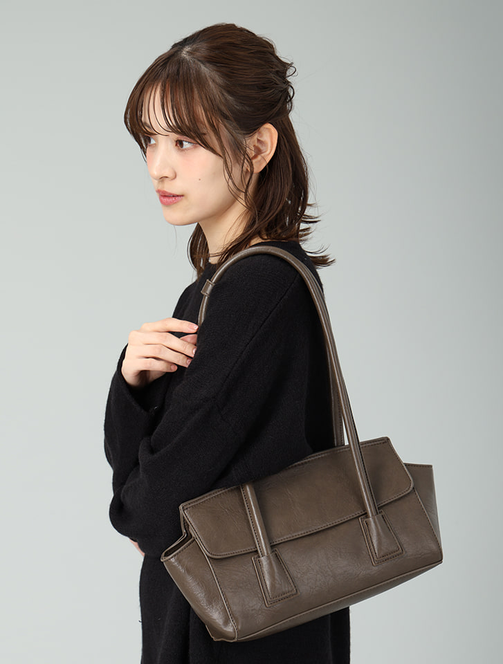 ロングショルダーフラップバッグ