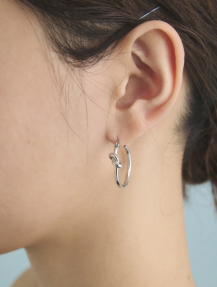 【fifth/フィフス】ノットスモールフープピアス 【fifth/フィフス】ノットスモールフープピアス