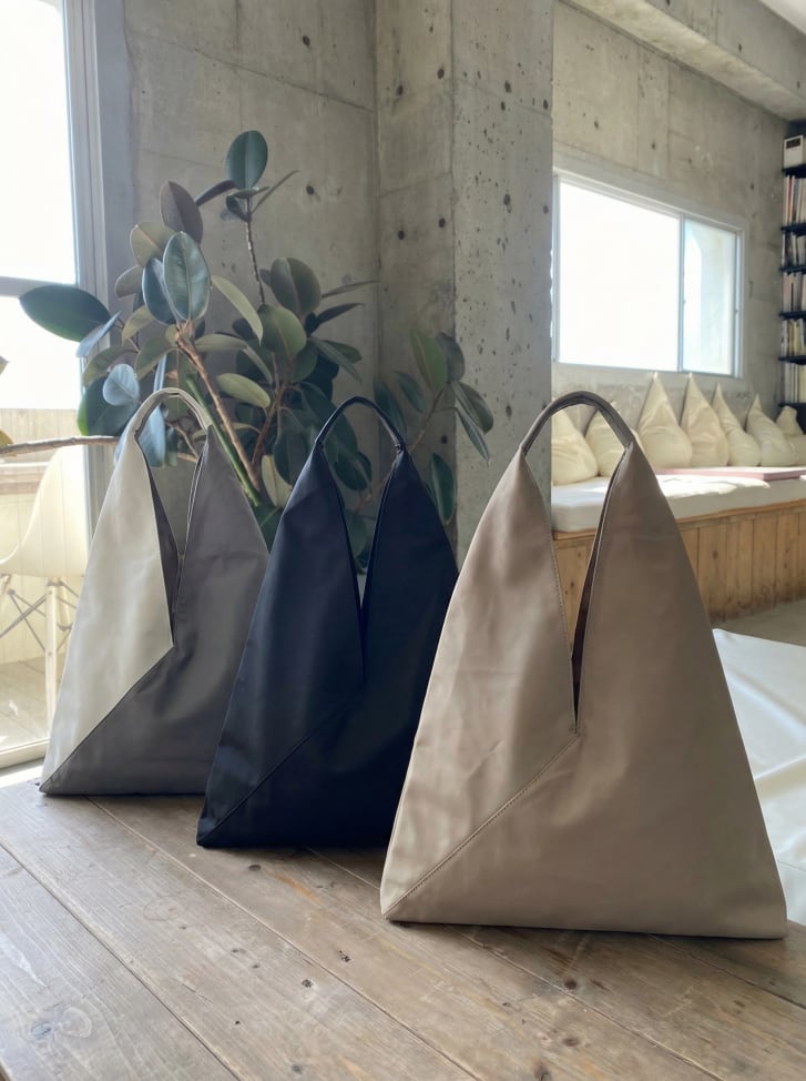 コンビ素材トライアングルトート