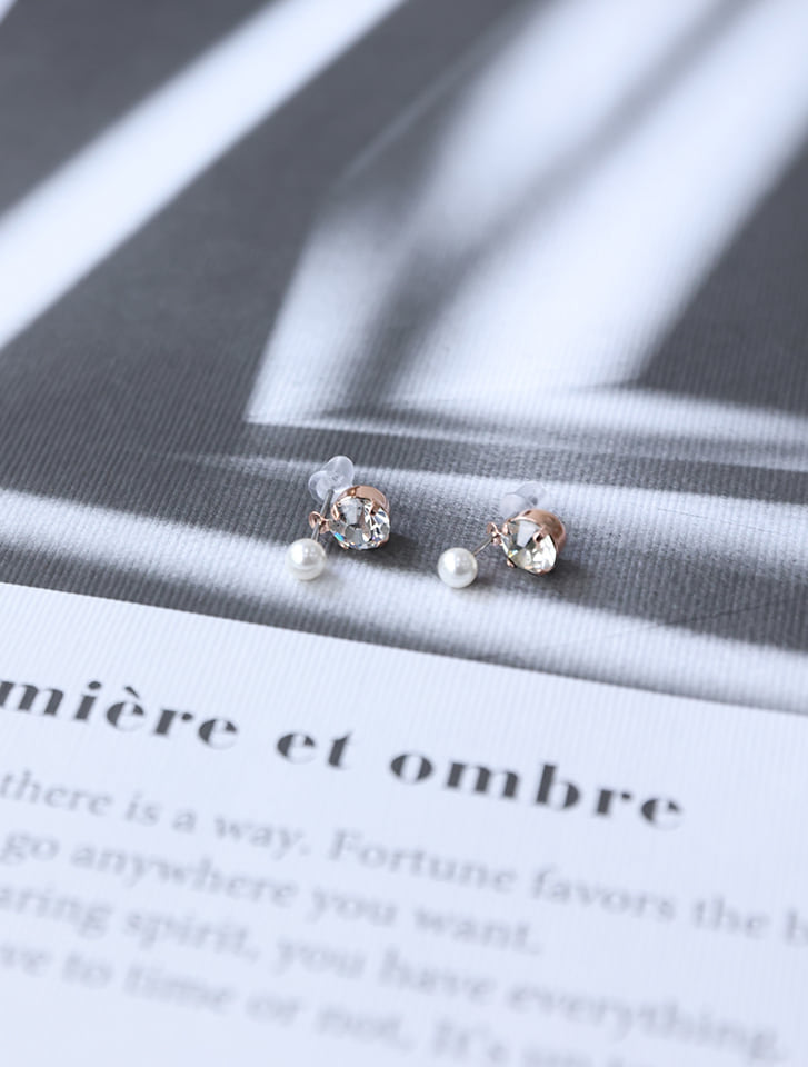 パールトップストーンピアス