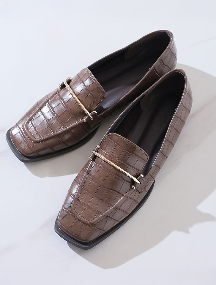 Vivian スクエアトゥピースソールビット付きローファー | 人気