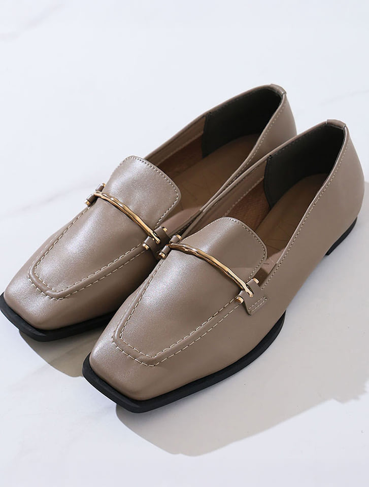 小物 Vivian_ Vivian スクエアトゥピースソールビット付きローファー | 人気