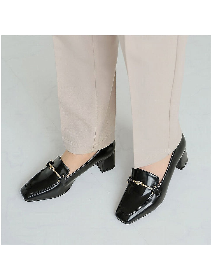 スクエアトゥビット付きローファーパンプス