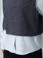 ニットベスト付きストライプシャツ