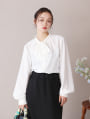 取外し可能リボン付きノーカラーブラウス