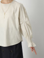 袖口シャーリングプルオーバーブラウス