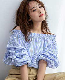 Sono - 近藤千尋さん着用　VERY掲載　sono フリルショルダーハミングカットブラウス 近藤千尋特集 | 人気レディースファッション通販 fifth store[1