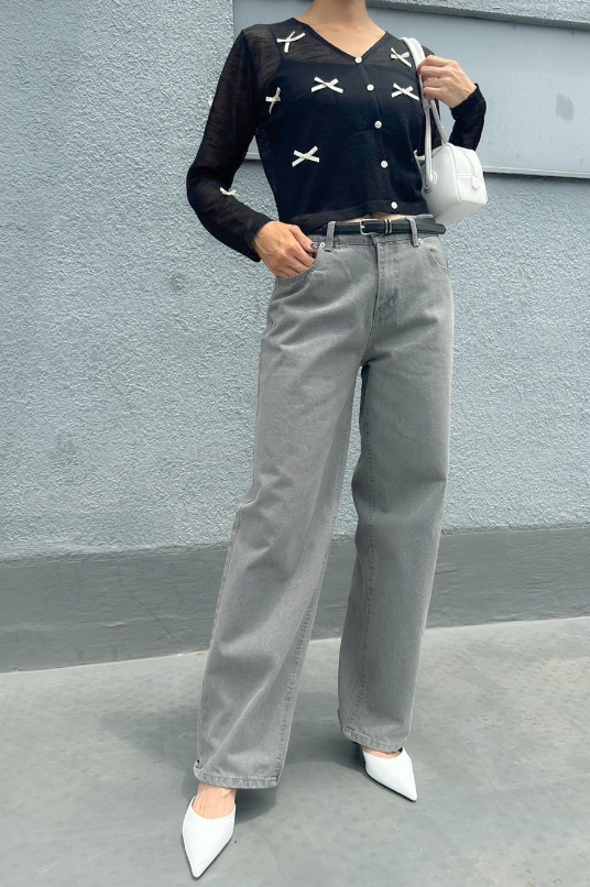 リボン付シアーカーディガン+ローライズデニムパンツ+ステッチハンドショルダーバッグ