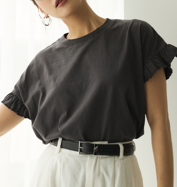 袖フリルTシャツ