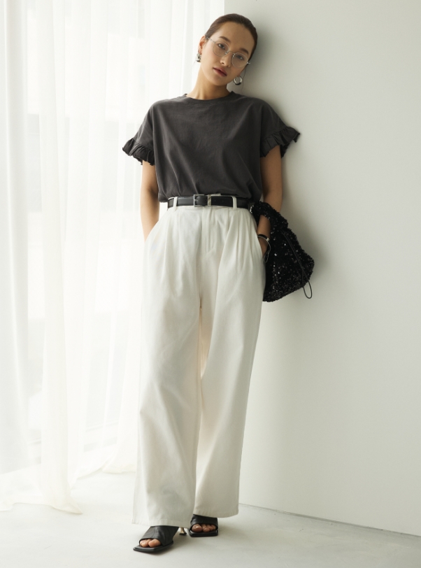 袖フリルTシャツ